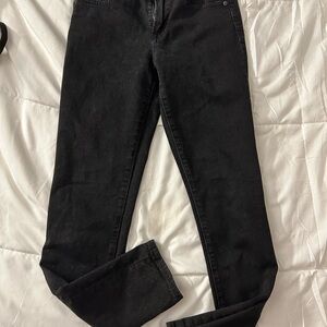 GAP True Skinny Mid Rise Jeans in Black